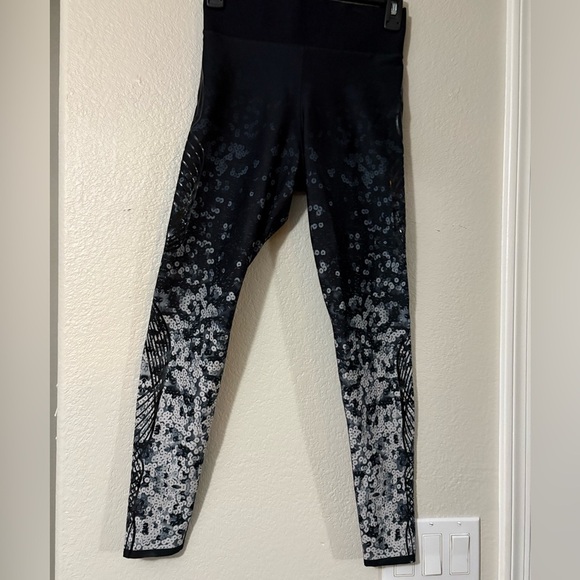 Ultracor Premium performance leggings. Digitally printed “sequined lace” design - Picture 2 of 16
